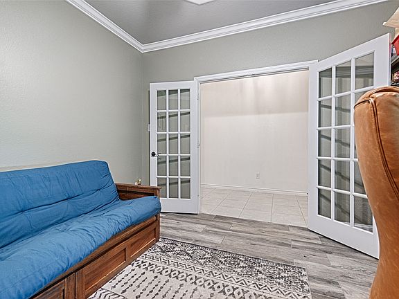 4th image of 1053 Legacy Oaks