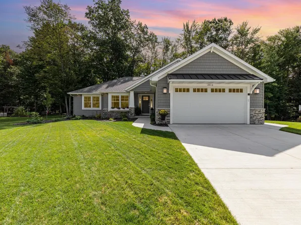 3814 Plumtree Ln, Midland, MI 48642