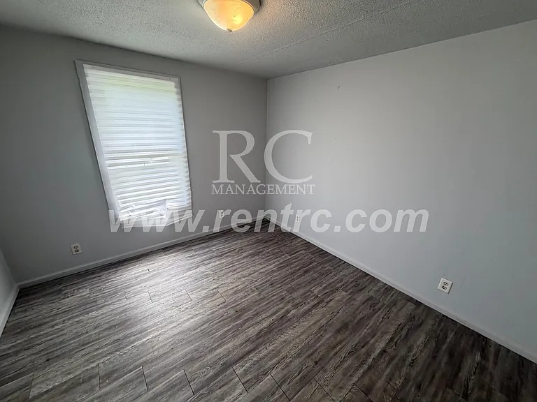 1206.5 Robinson St — Photo 6