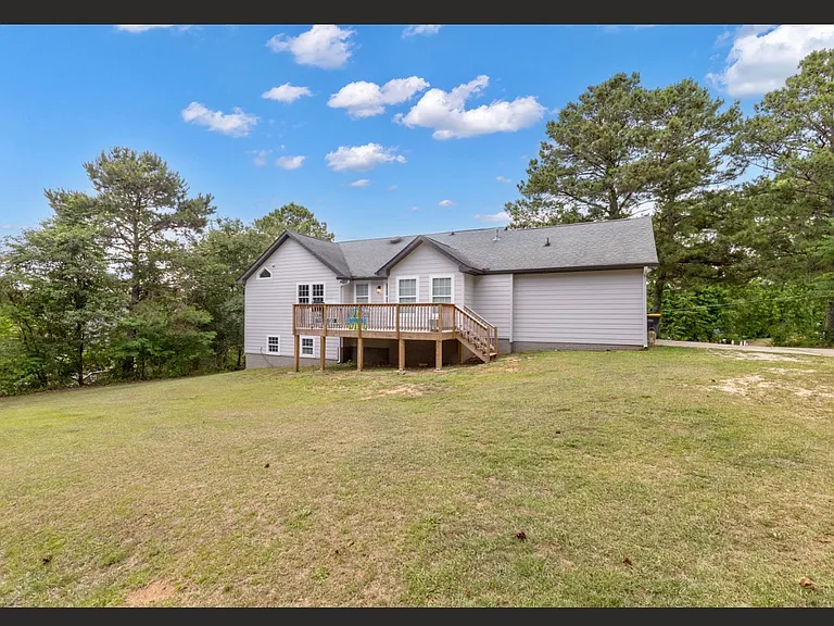 61 Brenda Ct — Photo 40