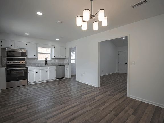 5th image of 2923 Dahlia Drive