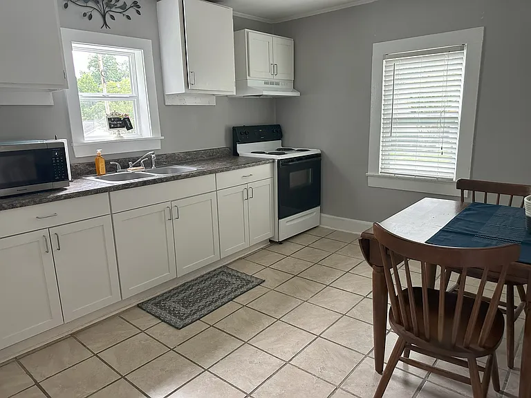 110 Bethune St — Photo 10