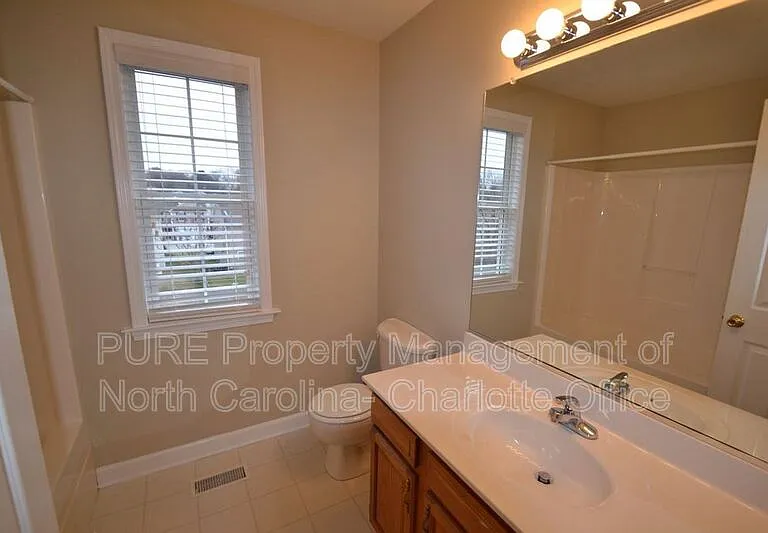 121 Sedge Meadow Dr — Photo 8