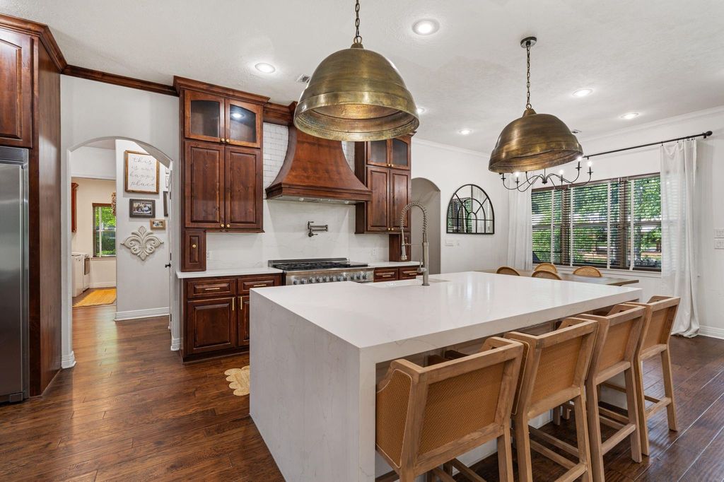 636 W Lake Dr, Livingston, TX - View 6