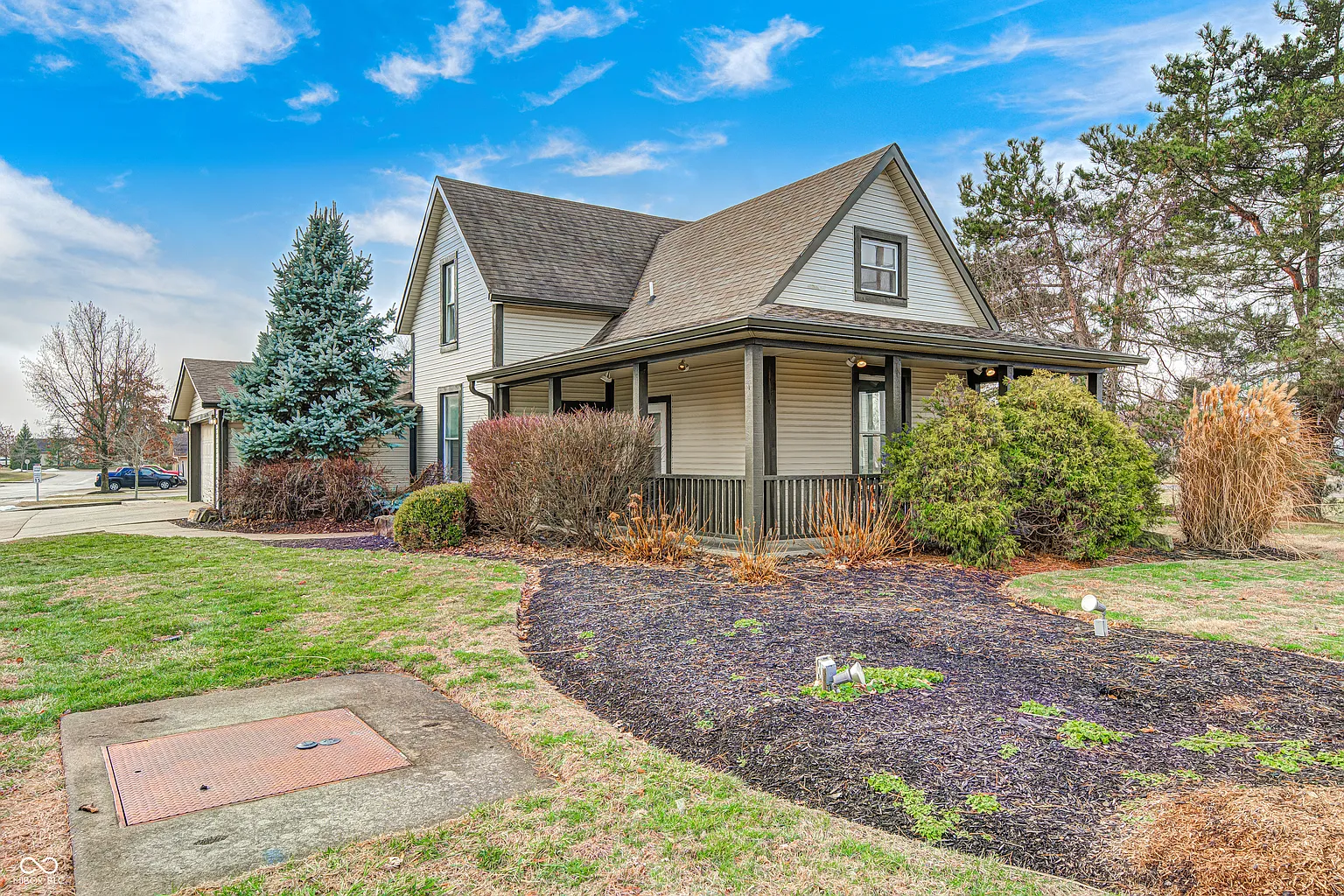 2051 Woodberry Dr photo 1