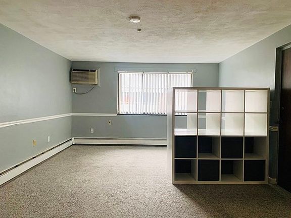 4th image of 30-30A Colonial Dr #6