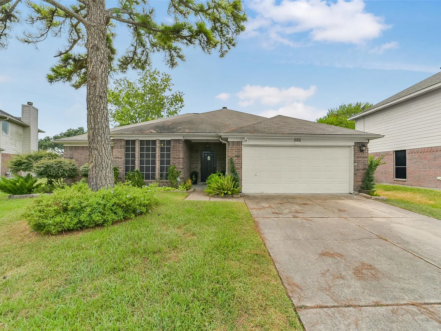 3 bed, 2.0 bath, 1653 sqft, $2,100 — Photo 1