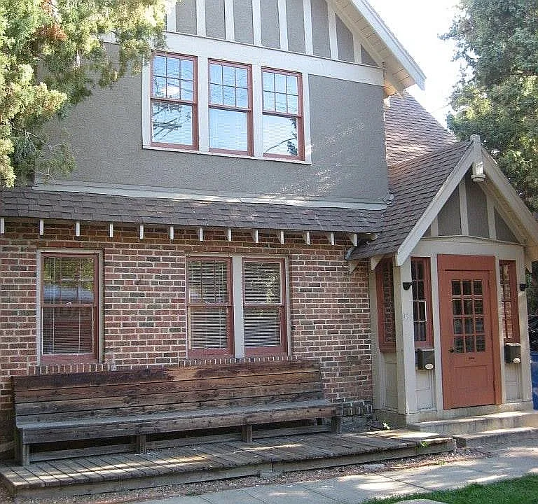 4 bed, $5,200 — Photo 1