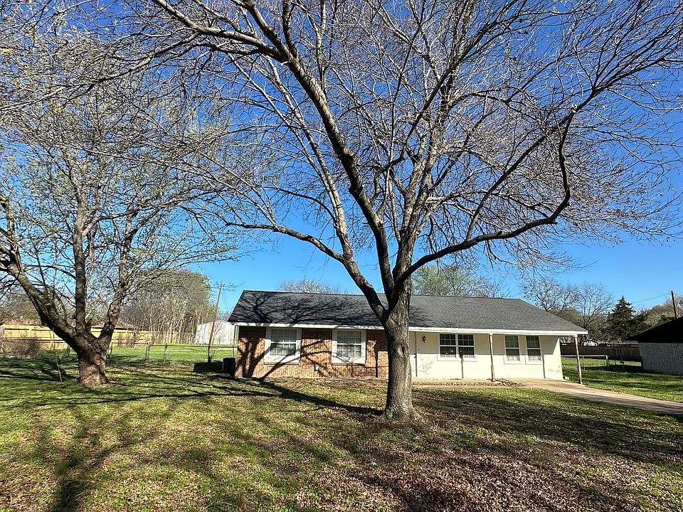 1st image of 122 Sandy Ln