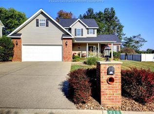 718 Plantation Dr, Hurricane, WV 25526