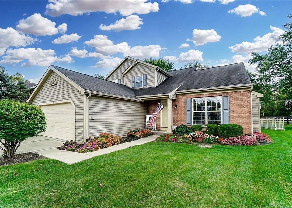 1st image of 11 Twin Lakes Dr