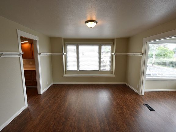5th image of 2507 Sunset Dr W