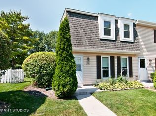 210 Rodenburg Rd, Roselle, IL 60172