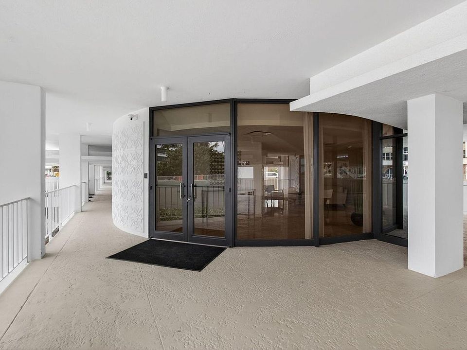 2nd image of 552 N West 39th Cir