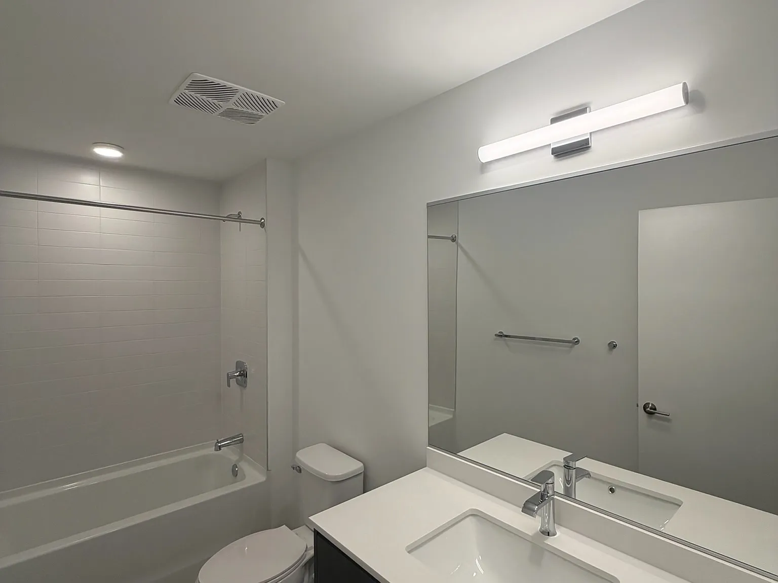 2 bed, 1011 sqft, $3,309 — Photo 1
