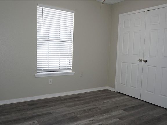 4th image of 1806 SE 14th St Unit 103