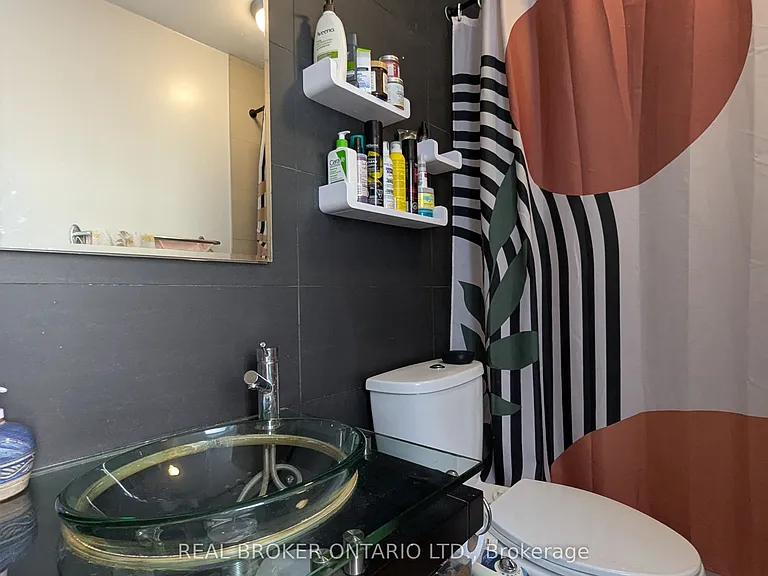 1186 Woodbine Ave #B — Photo 10