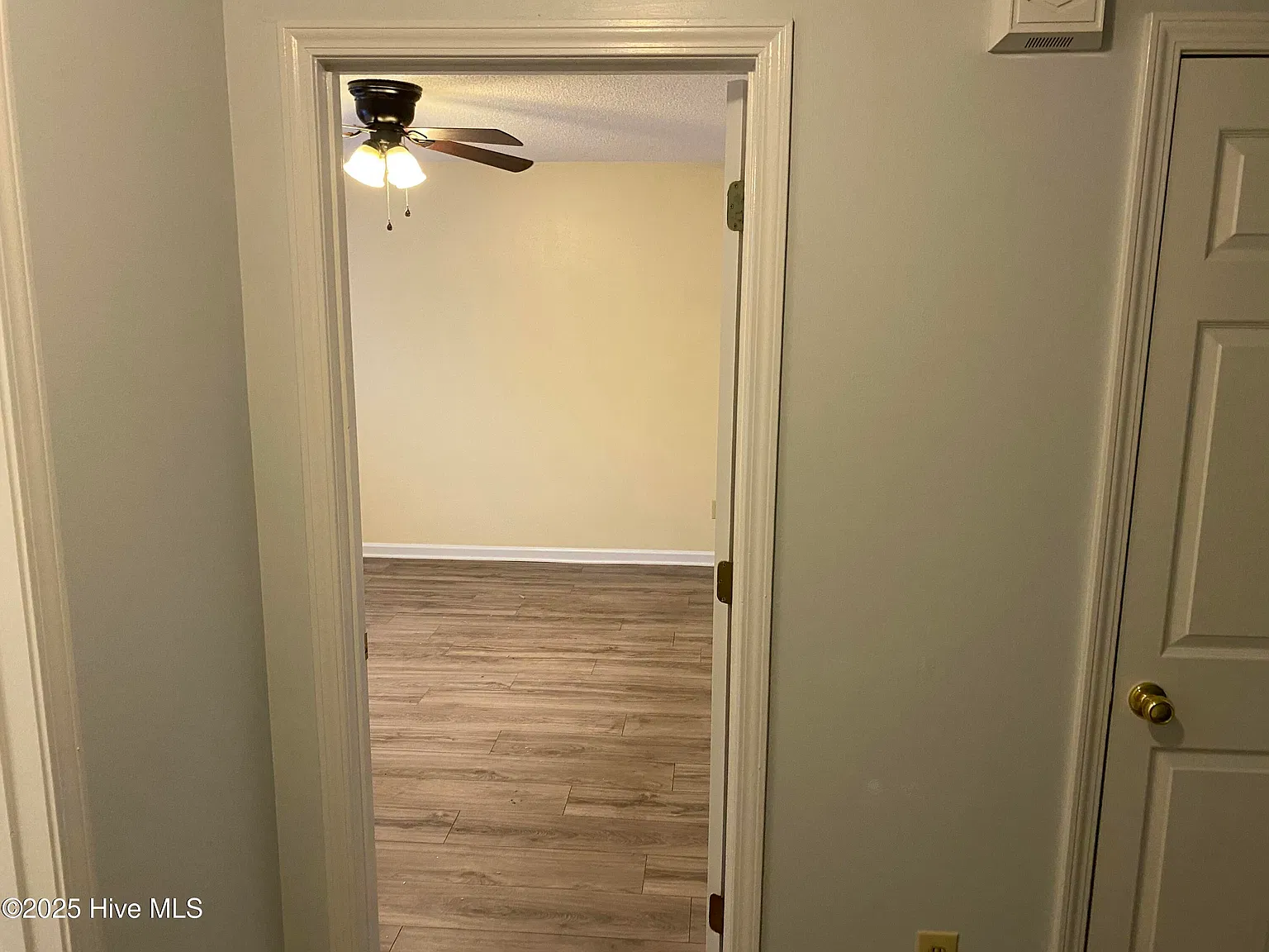 3 bed, 2.0 bath, $1,695 — Photo 3
