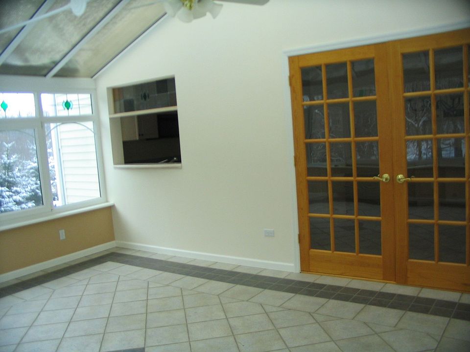 2nd image of 2780 Evergreen St