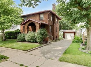 1406 E Oakland Ave, Bloomington, IL 61701
