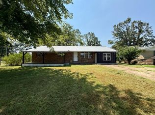 1608 Meadows Dr, Corinth, MS 38834