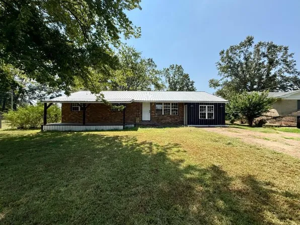 1608 Meadows Dr, Corinth, MS 38834