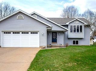 512 Windsor Forest Dr, Altoona, WI 54720