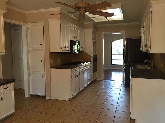 3rd image of 2800 Mescalero Ct
