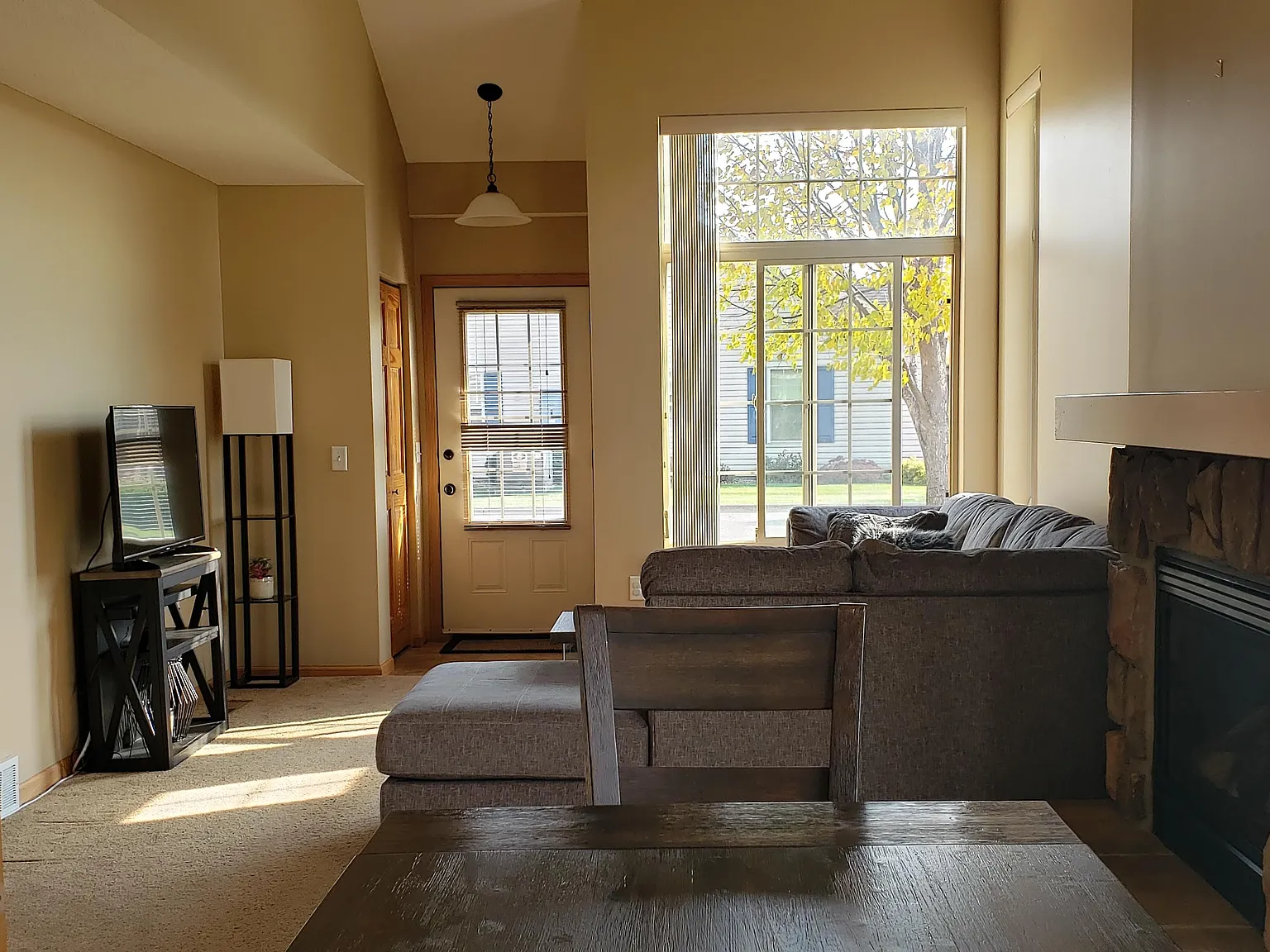 3 bed, 1.5 bath, 1400 sqft, $1,795 — Photo 1