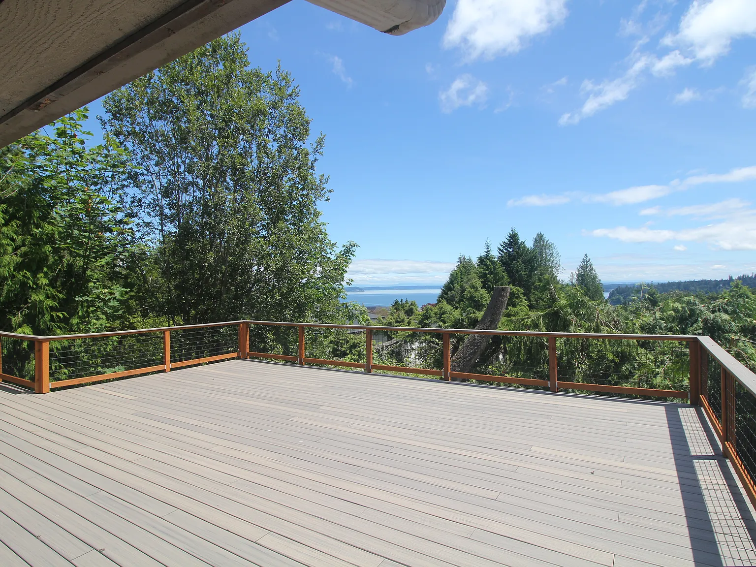 120 Pioneer Dr — Photo 2