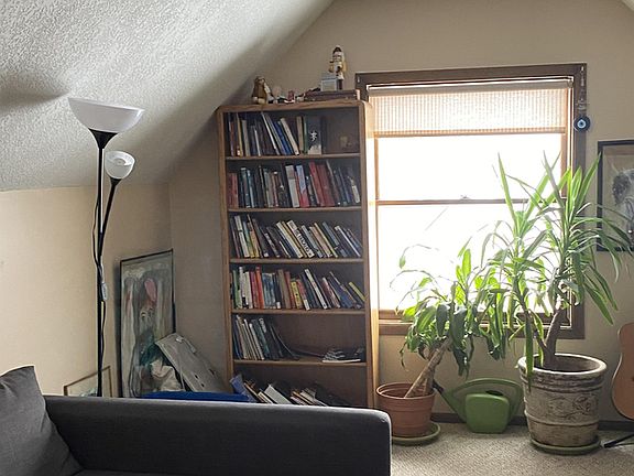 4th image of 903 20th Ave NE #2