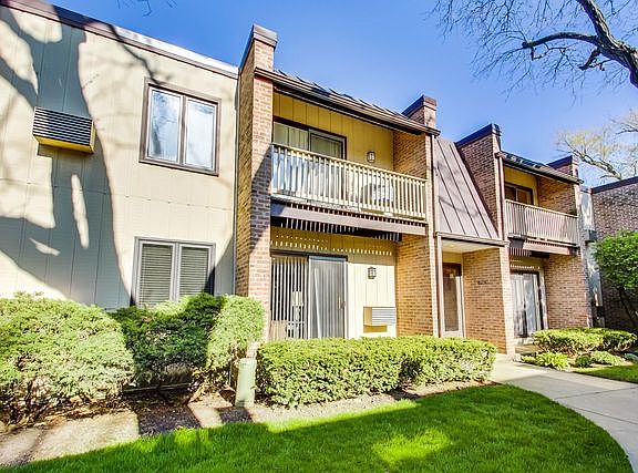 2nd image of 1751 Henley St APT 1N