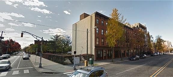 4th image of 361 Montgomery St