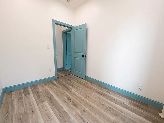 4th image of 49 6th Ave APT 3L