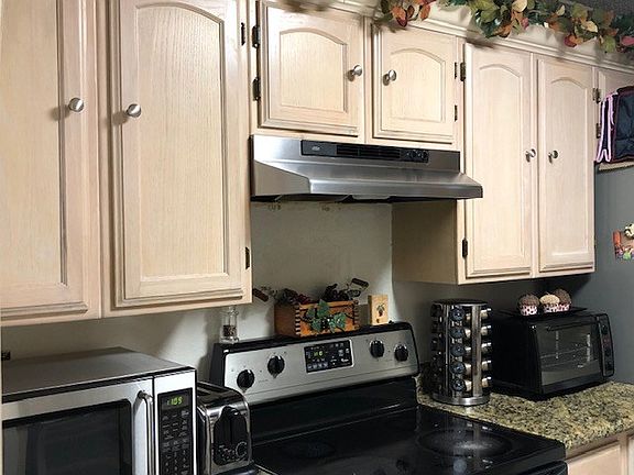 3rd image of 1704 Kingwood Dr