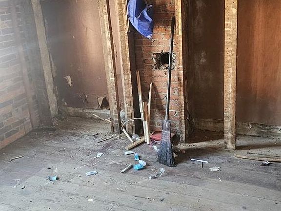 4th image of 764 Mount Vernon St