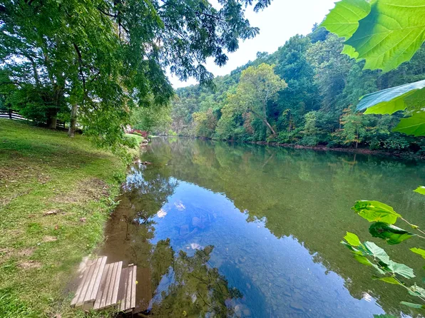 140 Maple Ln, Covington, VA 24426