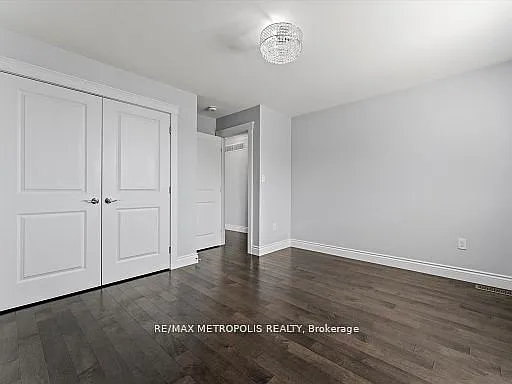 925 Lakewood Cres — Photo 23