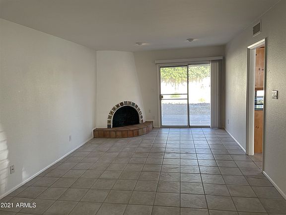 3rd image of 2620 E Sahuaro Dr