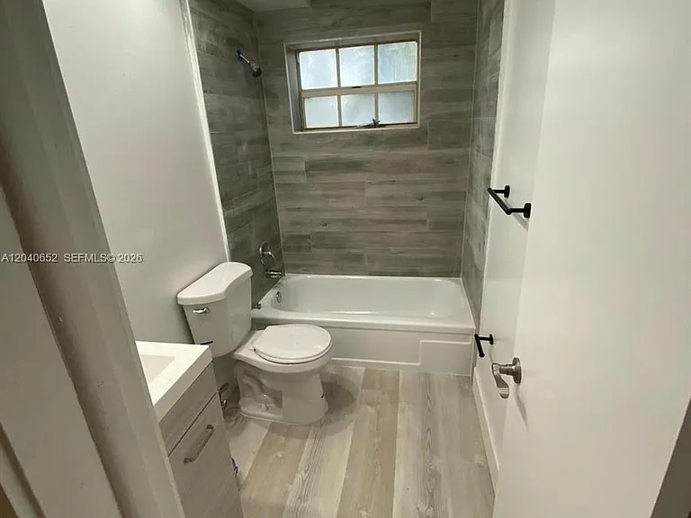1939 Jefferson St #102 — Photo 8