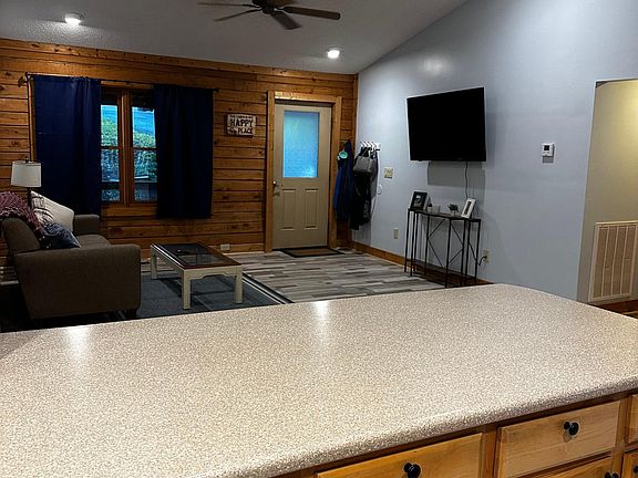 4th image of 115 Spring Garden Ct