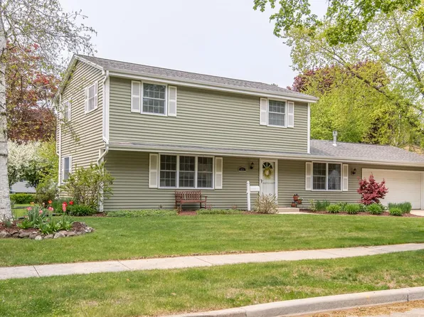 W61N931 Glenwood DRIVE, Cedarburg, WI 53012