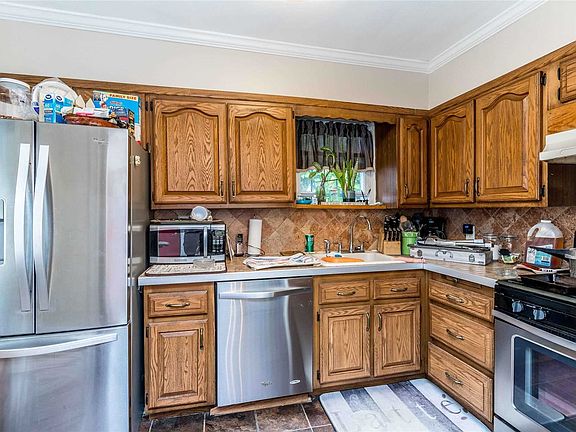 5th image of 11828 203rd St