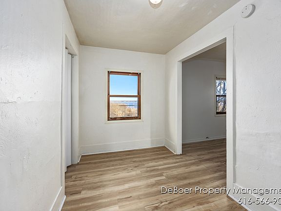 5th image of 1621 Lakeshore Dr Unit 2
