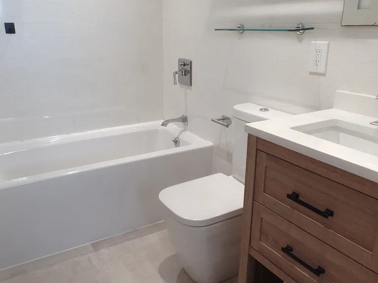 123 E 54th St #3B — Photo 6