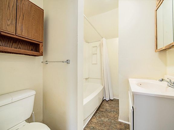 2nd image of 852 Sigsbee St SE APT 3