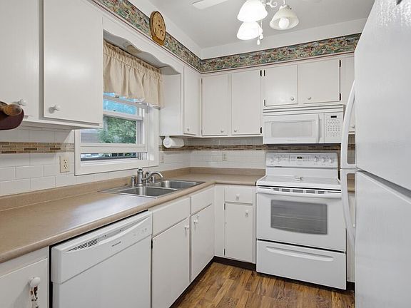 5th image of 10701 Timber Ridge Cir #28