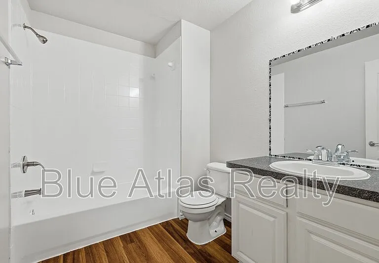 908 Drexel St #B — Photo 11