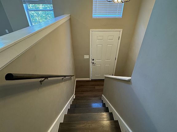 3rd image of 405 White Pines Dr