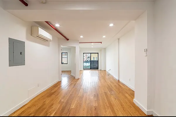 Rented by Bond New York | media 3